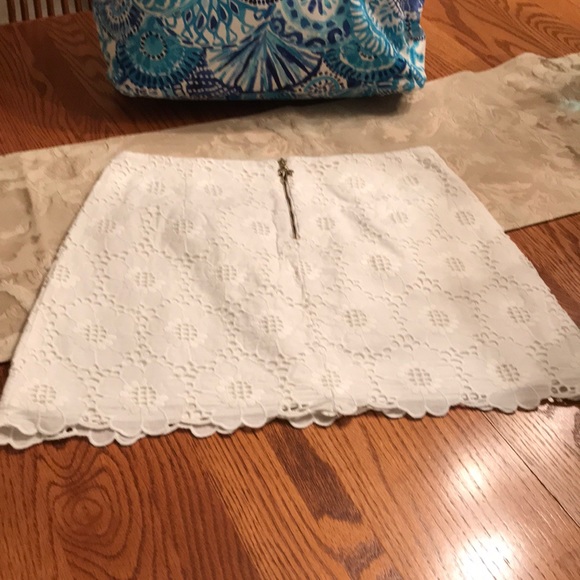 Lily Pulitzer white scalloped edge skirt. Like new - Picture 3 of 6